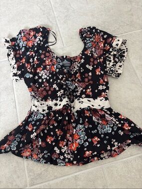 Floral Peplum Tie-Front Top - Black/Red